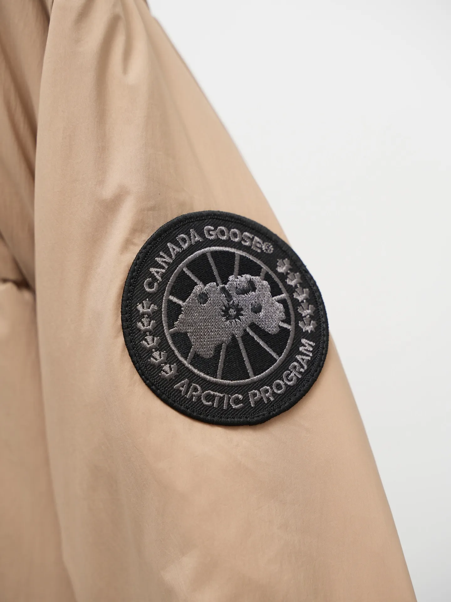 P860 CANADA GOOSE Lawrence men's down jacket large goose down jacket (brown black label) 2802M